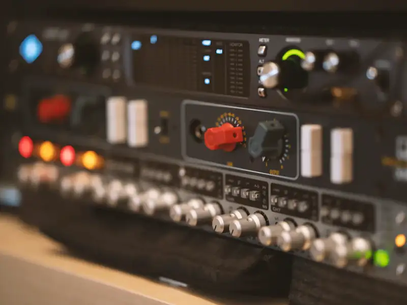 Rack-mounted audio amplifiers and processors with control knobs